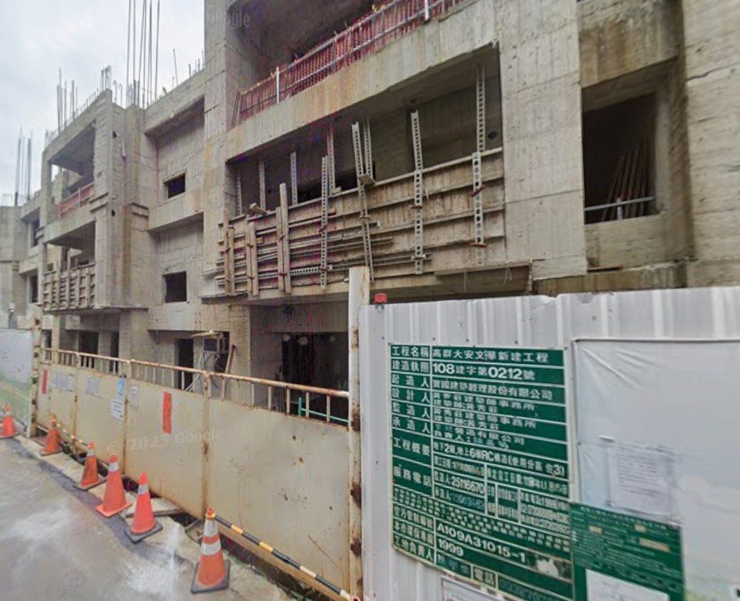 台北市大安區建案「大安文樺」，預計興建6樓，但因財務問題，蓋到3樓就停工，淪為法拍屋。 圖／取自台灣金服網站 (1)