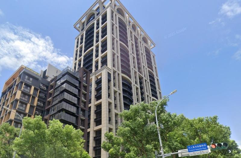 在地建商永裕居建設推出的「詠藝」早在2019年完工取得使用執照，屋齡約6年。(圖/取自GOOGLE街景)